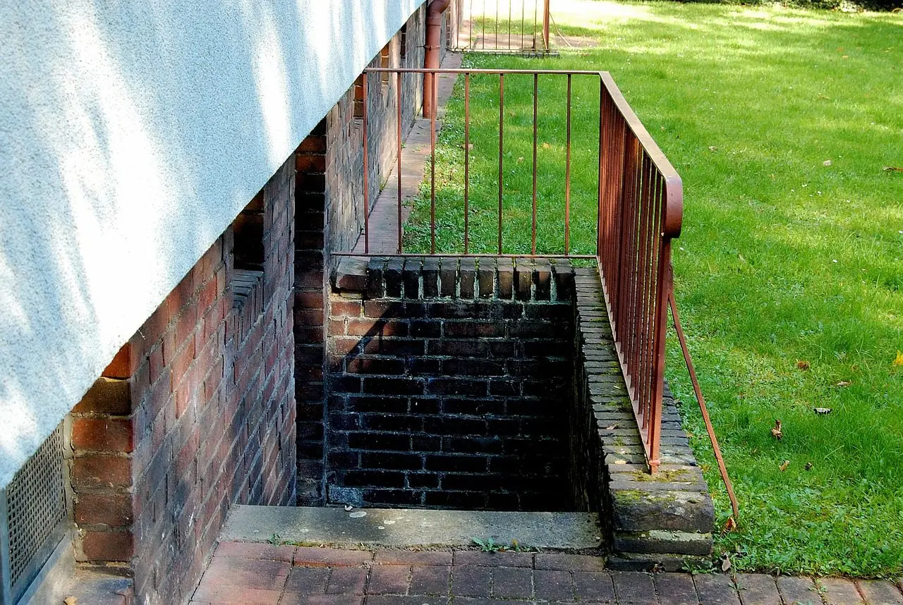 Eine Kellertreppe ist gefährlich für Amphibien